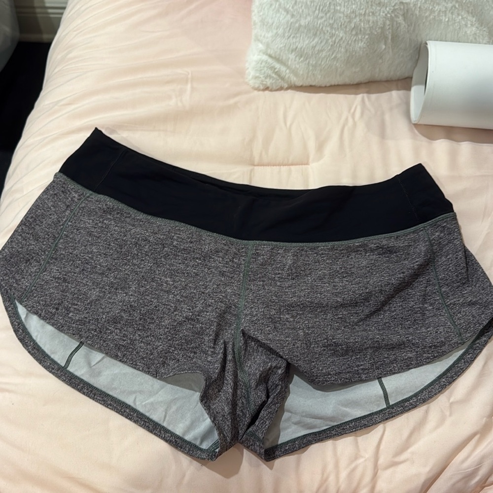 2.5" lululemon speed up shorts